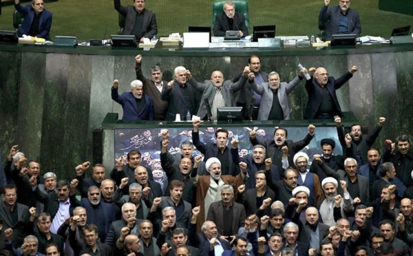 ​Le Parlement iranien adopte en urgence une loi classant toutes les forces armées américaines comme «terroristes»