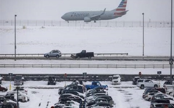 USA-Une tempête hivernale fait 10 morts, un millier de vols annulés
