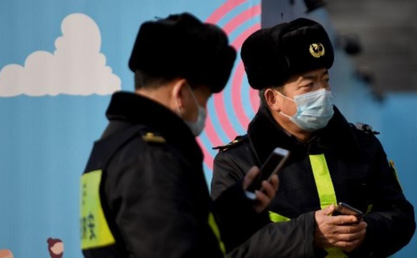 Coronavirus: la Chine confine des villes et ferme la Cité interdite