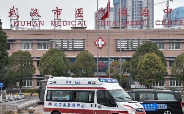 Plus de 560 morts, manque de lits, quarantaines... La Chine peine à ralentir l'épidémie
