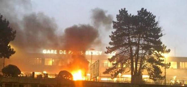 Incendie spectaculaire gare de Lyon à Paris: le concert du chanteur congolais Fally Ipupa en cause