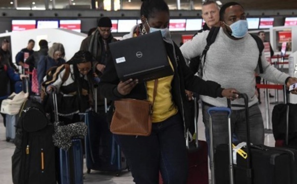 Coronavirus: les Africains en partance de Paris entre insouciance et responsabilité