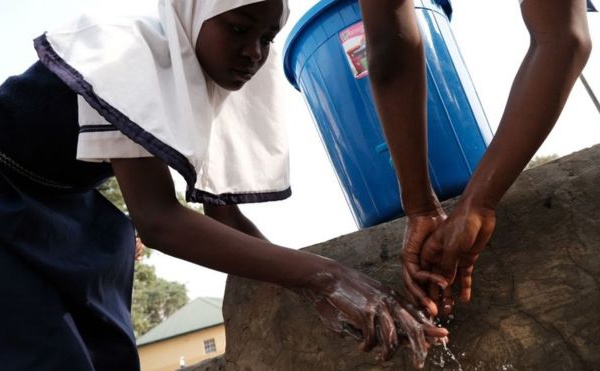 Coronavirus : des conseils de l’OMS pour en finir avec les idées reçues