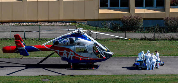 Coronavirus: première évacuation en France de malades par hélicoptère militaire vers l'Allemagne