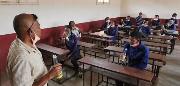 Coronavirus à Madagascar: prise collective du remède présidentiel dans les écoles