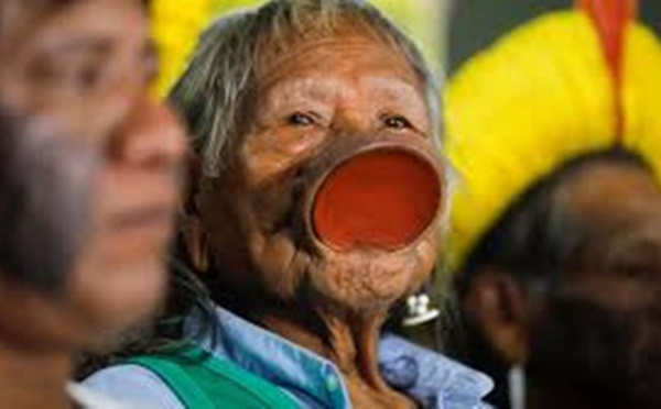 Covid-19 : le chef emblématique Raoni lance un appel pour aider les indigènes