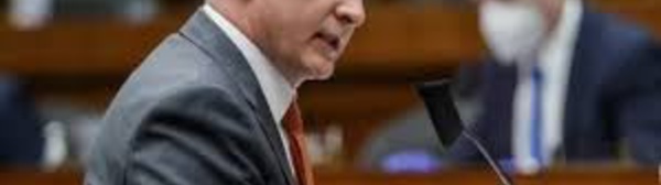 Covid-19: un scientifique limogé témoigne à charge contre l'administration Trump