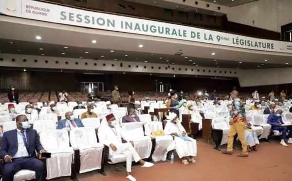 Guinée : les députés votent la prorogation de l’Etat d’urgence sanitaire jusqu’au 15 juin