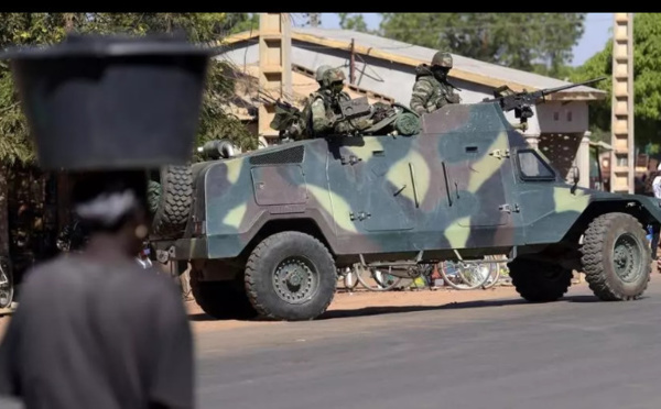 Gambie: l’armée sénégalaise franchit la frontière et suscite des réactions d’indignation