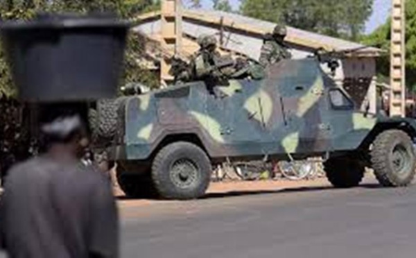 Gambie: l’armée sénégalaise franchit la frontière et suscite des réactions d’indignation