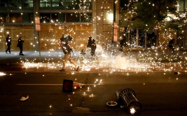 Mort de George Floyd : la violence éclate au sixième jour des manifestations