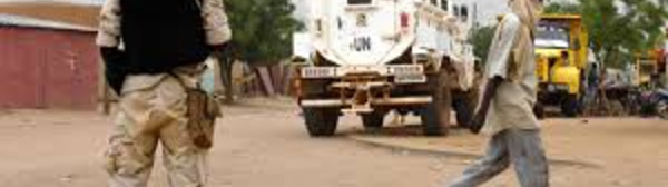 Au nord du Mali, deux Casques bleus tués par des hommes armés dans une attaque