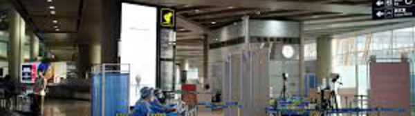 Covid-19 : Pékin maintient son niveau d'alerte, plus de 1 000 vols annulés