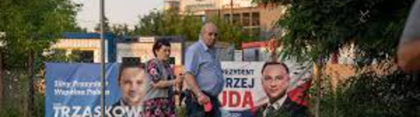 Les Polonais appelés aux urnes pour élire leur président dans un scrutin retardé par la pandémie