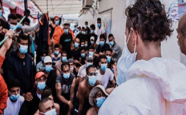 Crise des migrants en Italie: 180 migrants autorisés à quitter le navire de sauvetage