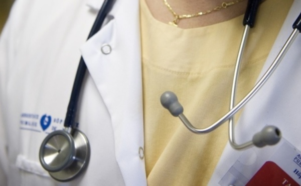 COVID-19: 10% des cas dans le monde concernent des agents de santé