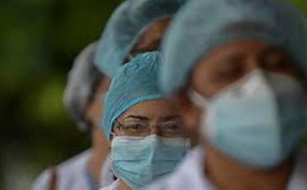 Covid-19 : l'OMS enregistre un nombre record de contaminations sur 24 heures