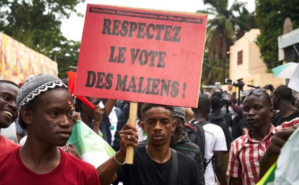 Des députés maliens refusent de démissionner