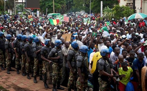 Mali: Amnesty International dénonce une "répression sanglante" des manifestations