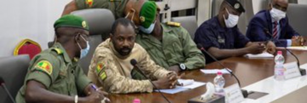 Mali: la junte rend visite aux familles influentes et à l’ex-président Moussa Traoré