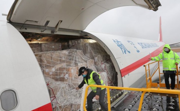 Vaccin Covid : 8000 jets géants nécessaires pour délivrer des doses dans le monde, selon l'IATA