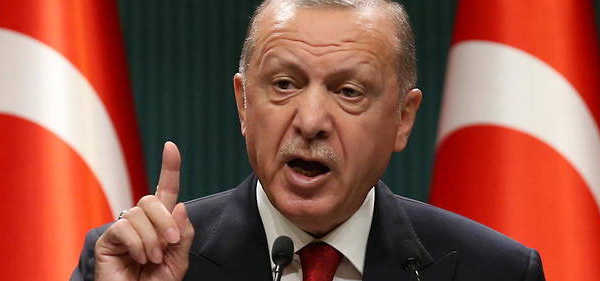 Erdogan caricaturé par "Charlie Hebdo", la Turquie promet une réponse "judiciaire et diplomatique"