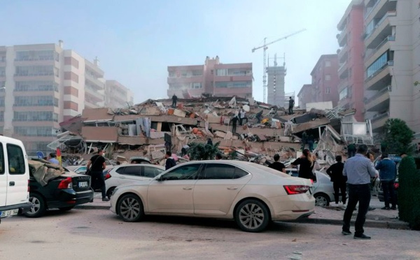 Un puissant séisme de magnitude 7 cause d’importants dégâts dans l’ouest de la Turquie