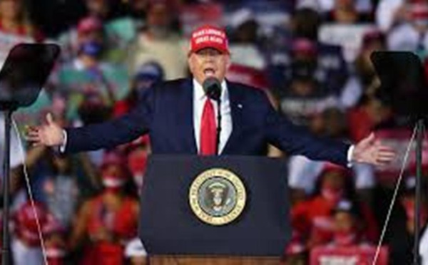 Donald Trump continue à prédire une "vague" républicaine malgré des sondages défavorables