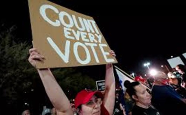 Présidentielle : Donald Trump engage la bataille judiciaire dans trois États