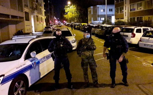 Agression d'un prêtre à Lyon: un suspect avoue avoir ciblé 'l'amant' de sa femme
