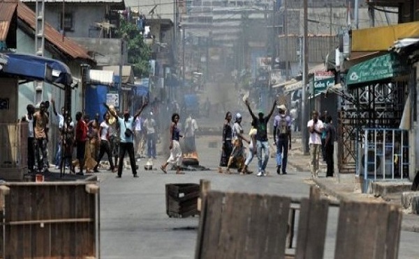 Violences post-électorales en Côte d’Ivoire : Amnesty dénonce « l’usage de machettes et d’armes à feu »