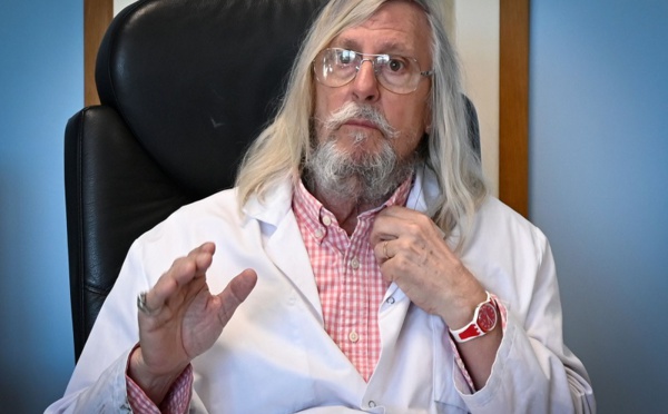 Didier Raoult sceptique sur les vaccins : "Pour l'instant, c'est de la science-fiction, de la publicité"