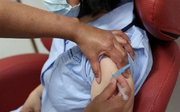 Covid-19 : le Royaume-Uni, premier pays occidental à lancer une campagne massive de vaccination
