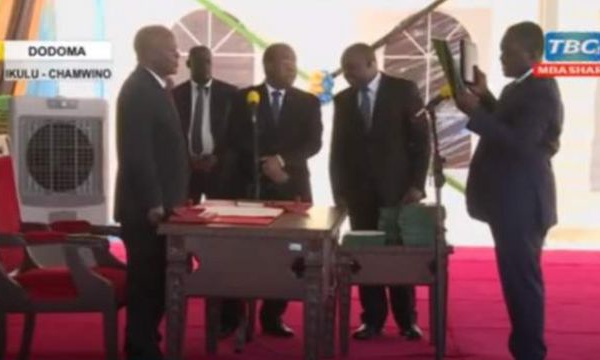 Incapable de prêter serment, un député perd son poste de ministre