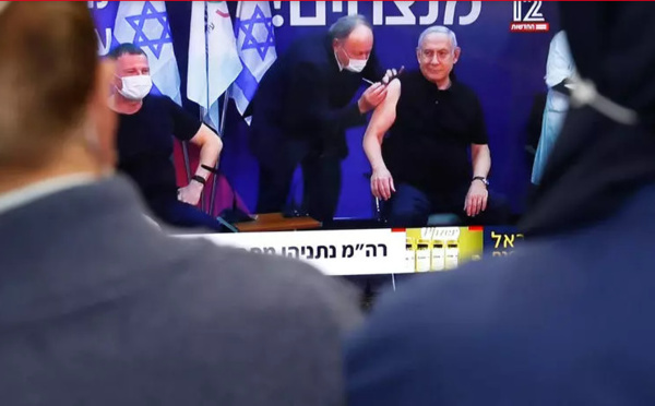 La vaccination publique des hommes d'État «peut conforter les complotistes»