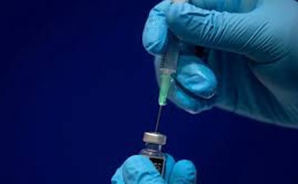 Covid-19 : la France démarre à son tour sa campagne de vaccination