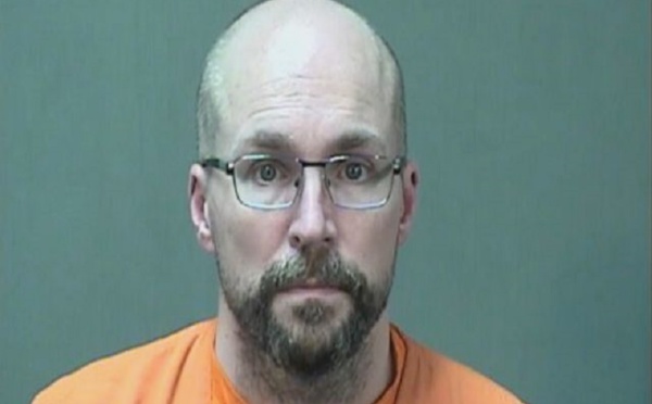 Un pharmacien arrêté pour avoir ruiné plus de 500 doses de vaccin Covid-19