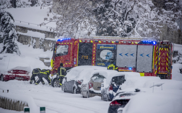 Une tempête de neige crée le chaos et fait trois morts