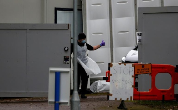 Covid-19 : le Royaume-Uni contraint de recourir à des morgues provisoires