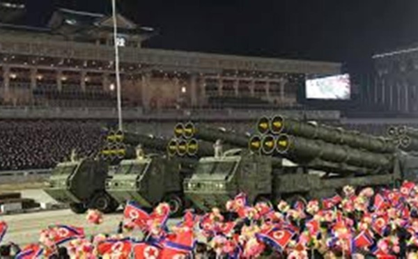 Corée du Nord: parade militaire avec un missile balistique avant l'investiture de Biden