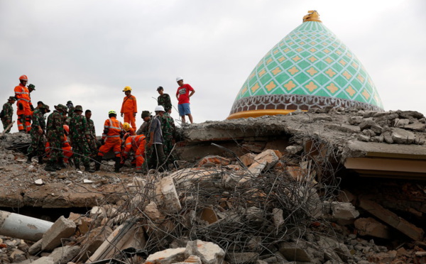Indonésie: 60 morts dans le séisme sur l'île de Célèbes
