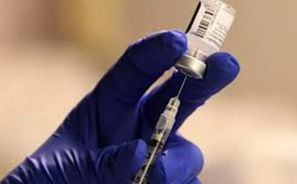 Covid-19: face aux retards de Pfizer, les provinces du Canada espacent les vaccinations