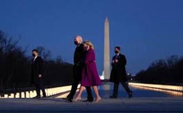 Joe Biden et Kamala Harris rendent hommage aux 400 000 morts du Covid-19
