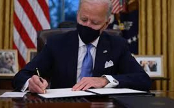 Joe Biden marque la rupture avec Trump dès son arrivée à la Maison Blanche