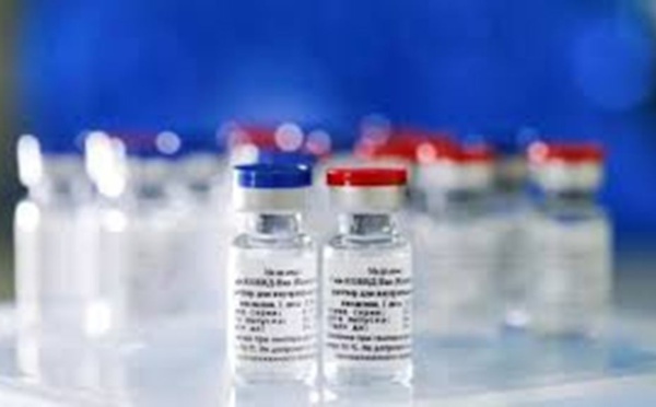 Covid-19: la Hongrie, premier pays à autoriser le vaccin russe Spoutnik V