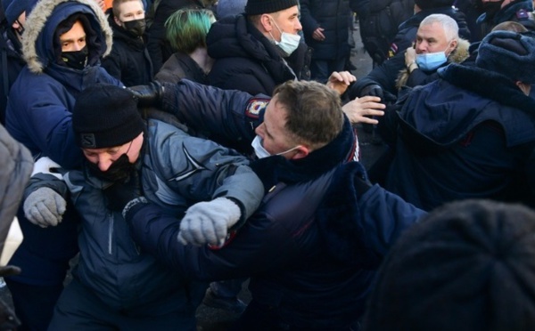 Russie: arrestations en marge des premières manifestations de soutien à l'opposant à Alexeï Navalny