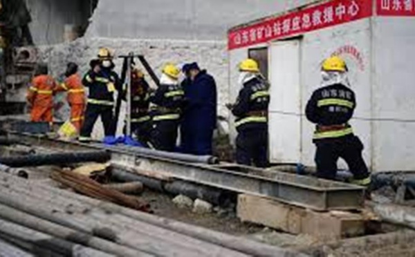 Chine : 11 mineurs secourus après deux semaines coincés sous terre