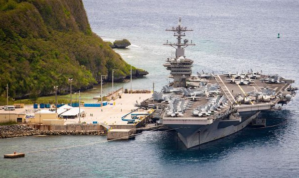 Mer de Chine du Sud: deux porte-avions américains mènent les premiers exercices depuis juillet 2020