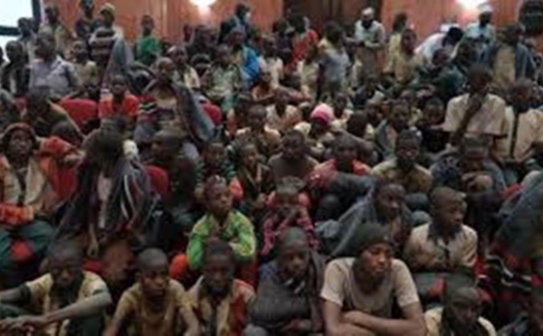 Nigeria: le chef d'un des gangs ayant kidnappé plus de 300 écoliers rend les armes