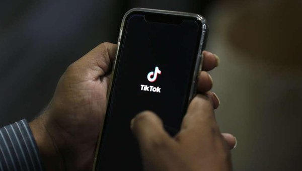 TikTok accusé de ne pas assez protéger les mineurs, une plainte déposée